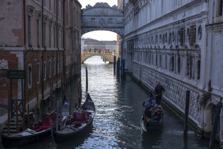 Reisen und ferne Länder